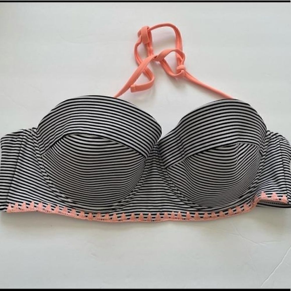 Xhilaration underwire bikini swimsuit top. Sz S